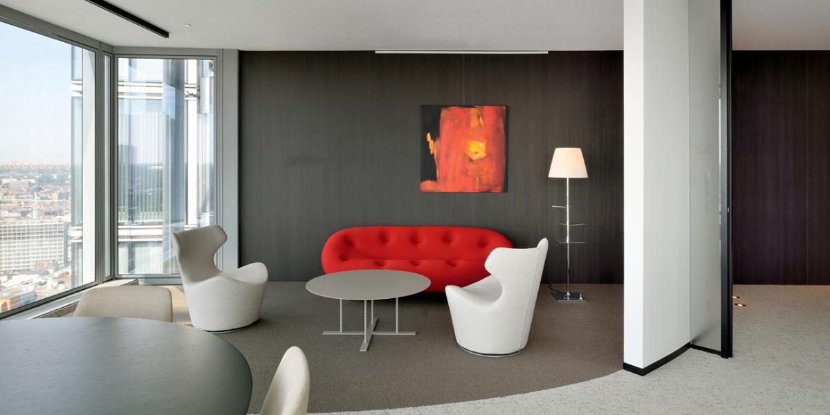 moderne Sitzecke Büro mit Gipskartonwand