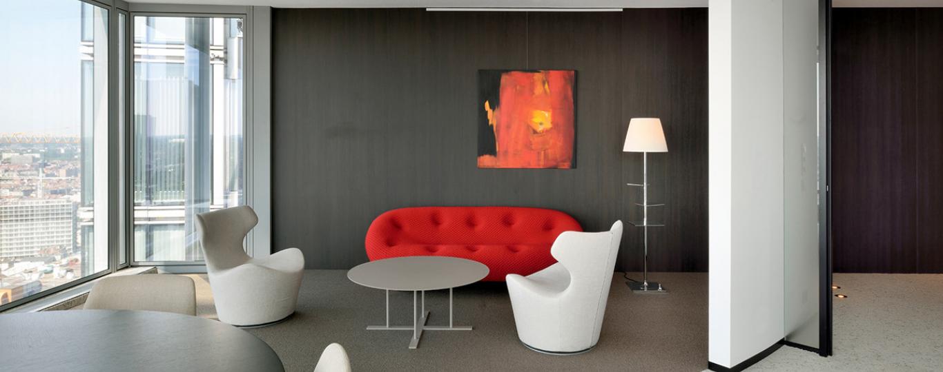 moderne Sitzecke Büro mit Gipskartonwand